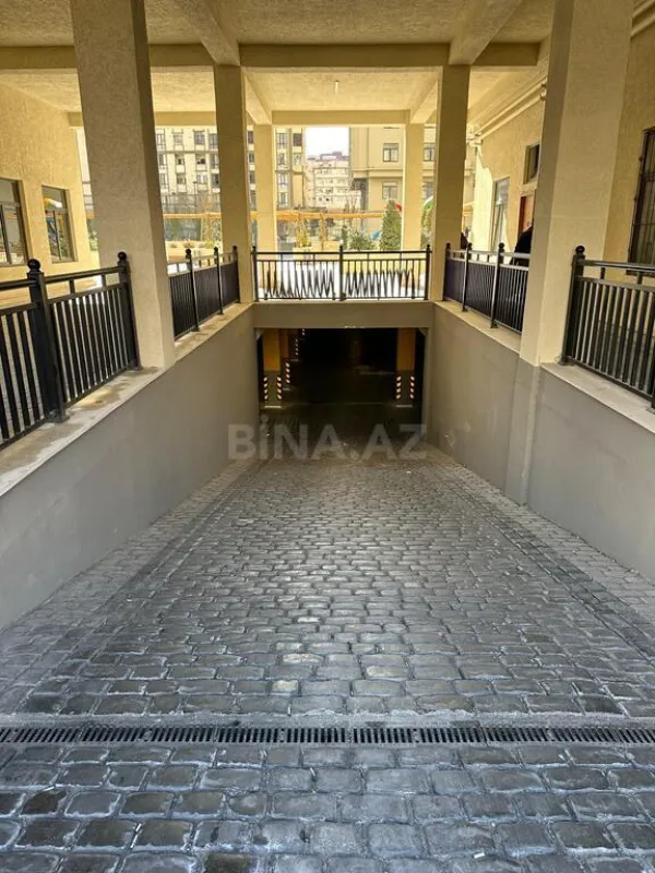 Satılır 4 otaqlı mənzil 135 m²