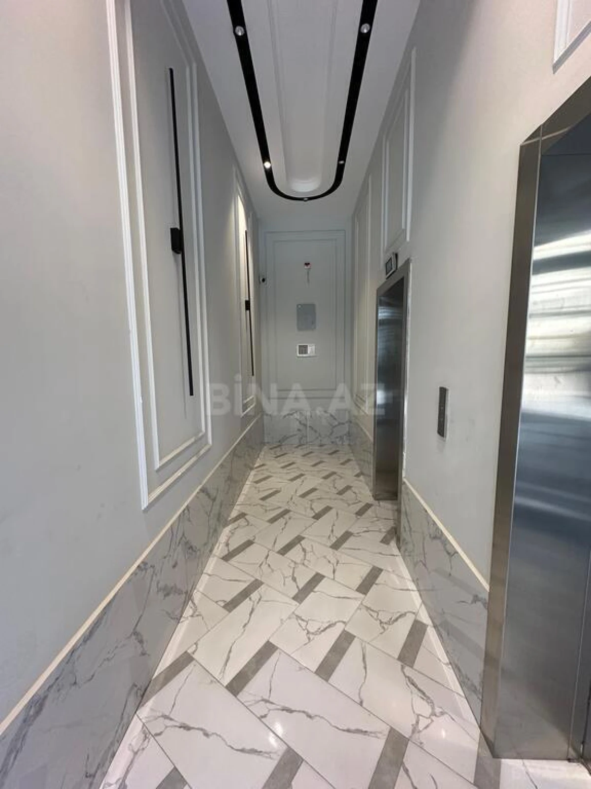 Satılır 4 otaqlı mənzil 135 m²