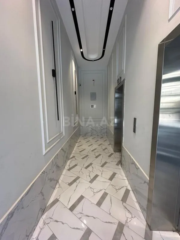 Satılır 4 otaqlı mənzil 135 m²