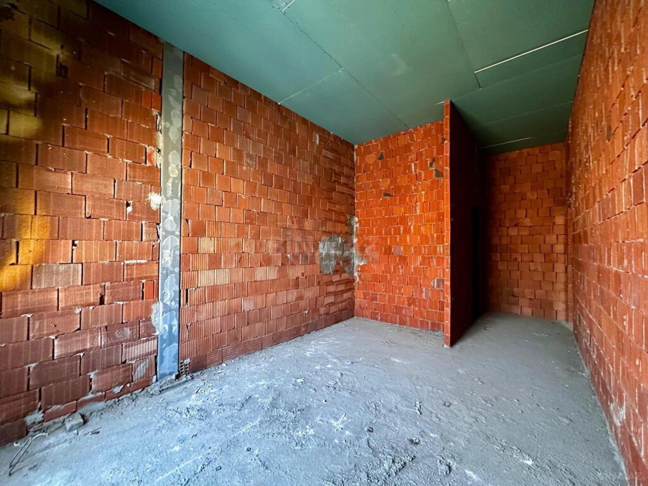 Satılır 4 otaqlı mənzil 135 m²