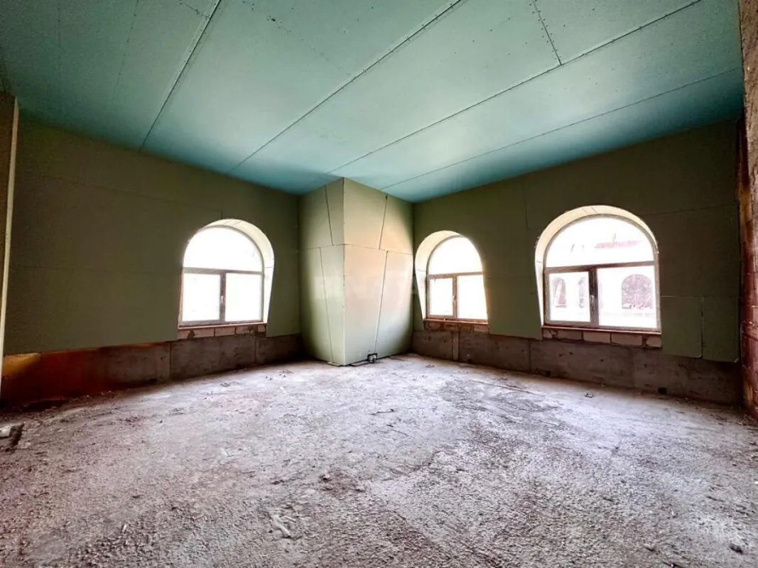 Satılır 4 otaqlı mənzil 135 m²