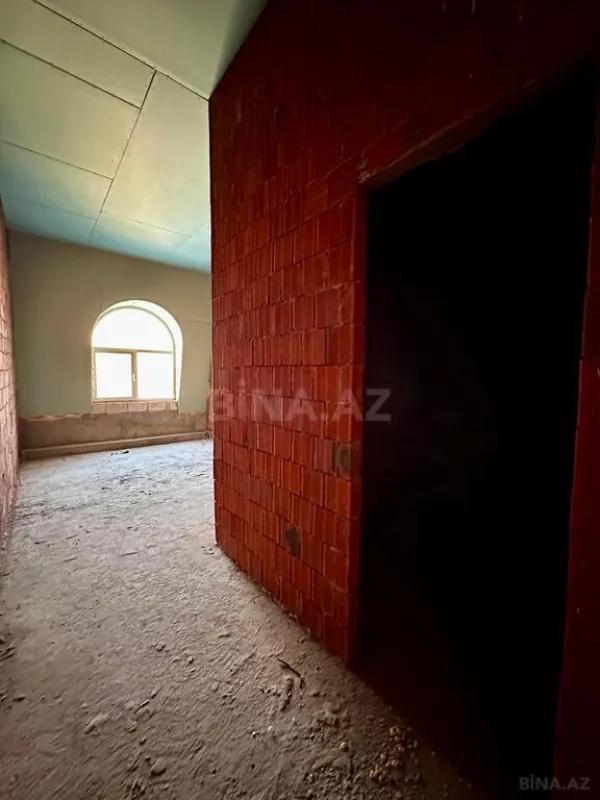 Satılır 4 otaqlı mənzil 135 m²