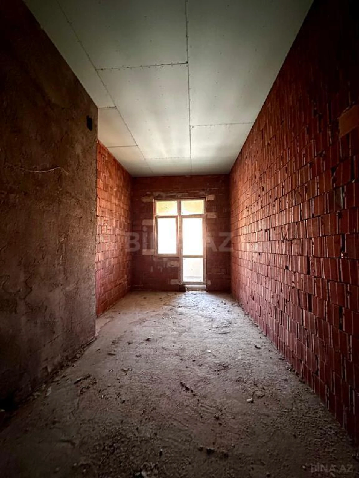 Satılır 4 otaqlı mənzil 135 m²