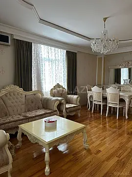 Satılır 3 otaqlı mənzil 130 m²