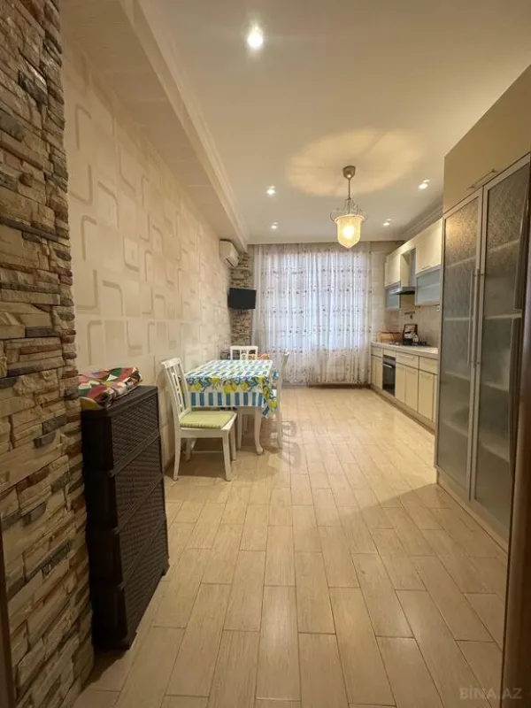 Satılır 3 otaqlı mənzil 130 m²