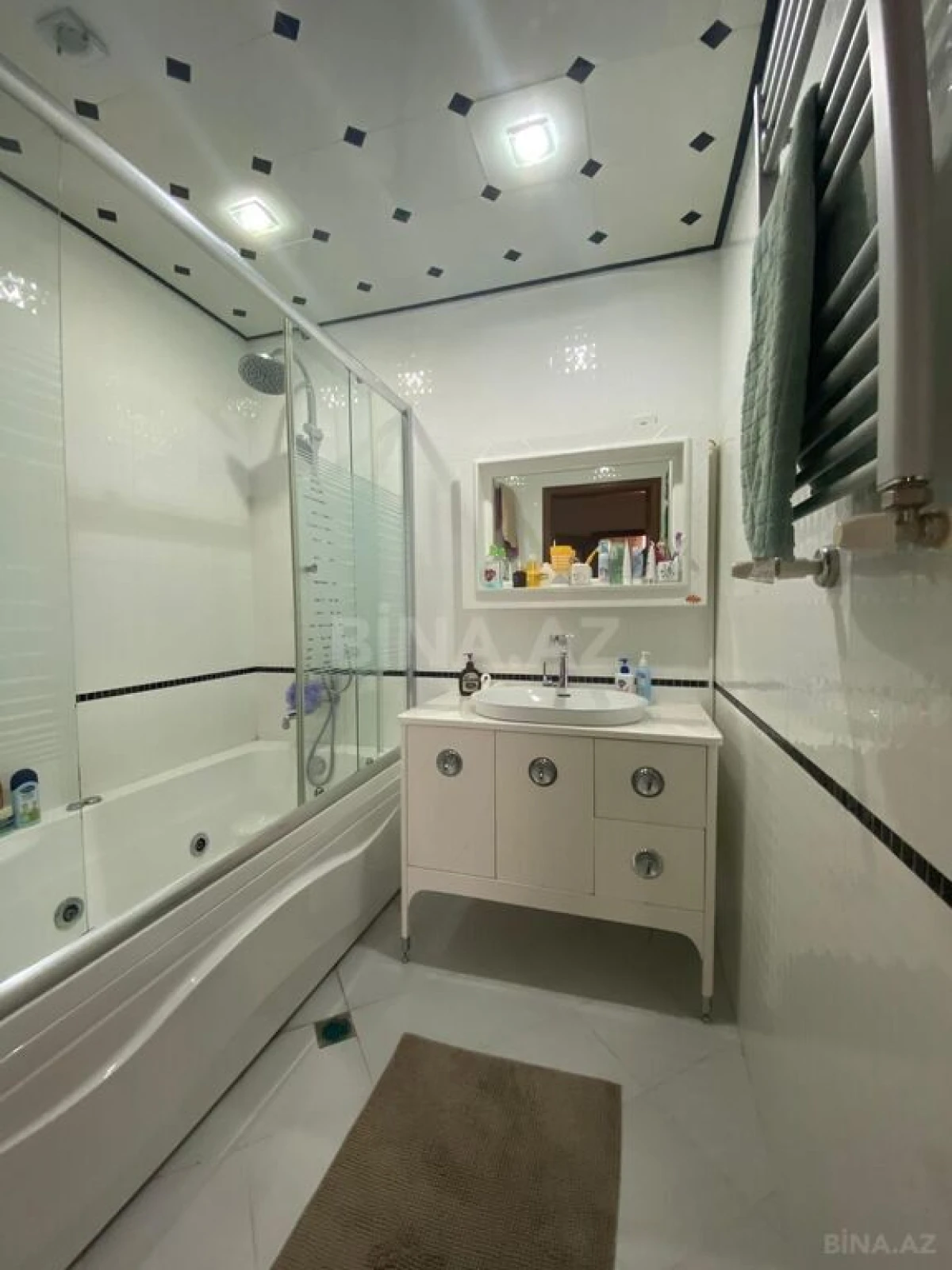 Satılır 3 otaqlı mənzil 130 m²