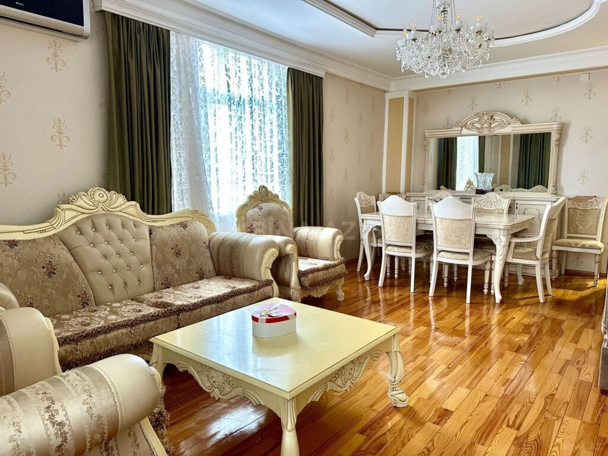 Satılır 3 otaqlı mənzil 130 m²