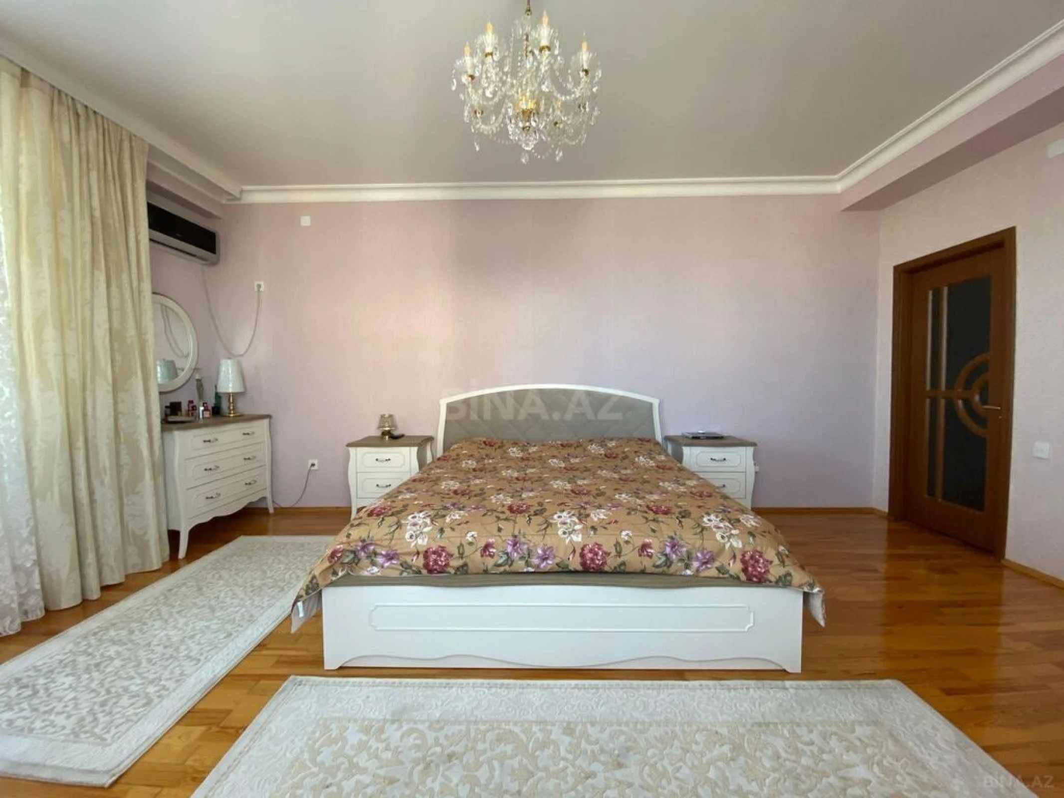 Satılır 3 otaqlı mənzil 130 m²