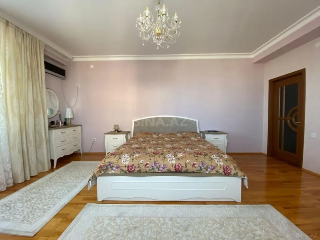Satılır 3 otaqlı mənzil 130 m²