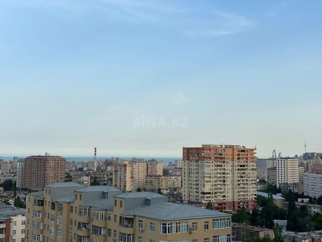 Satılır 3 otaqlı mənzil 130 m²