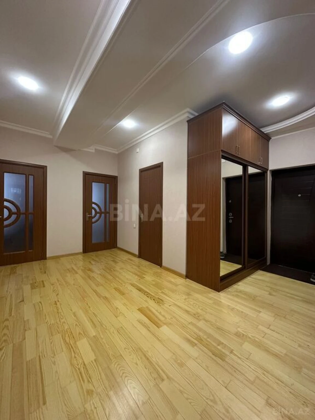 Satılır 3 otaqlı mənzil 130 m²