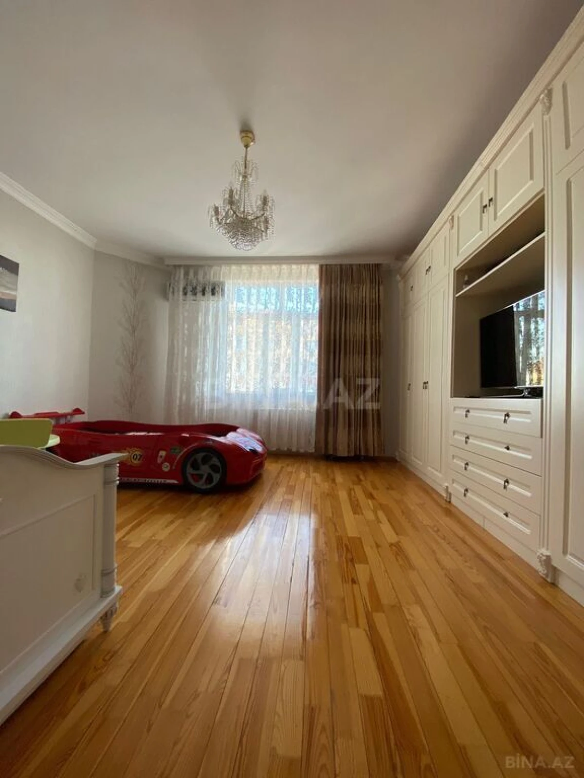 Satılır 3 otaqlı mənzil 130 m²