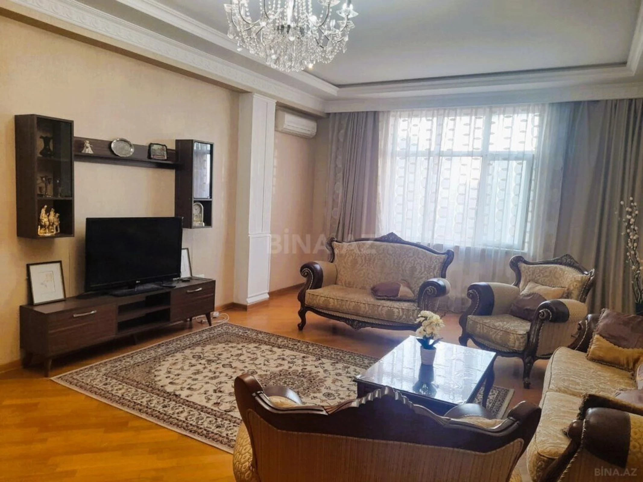 Satılır 4 otaqlı mənzil 170 m²