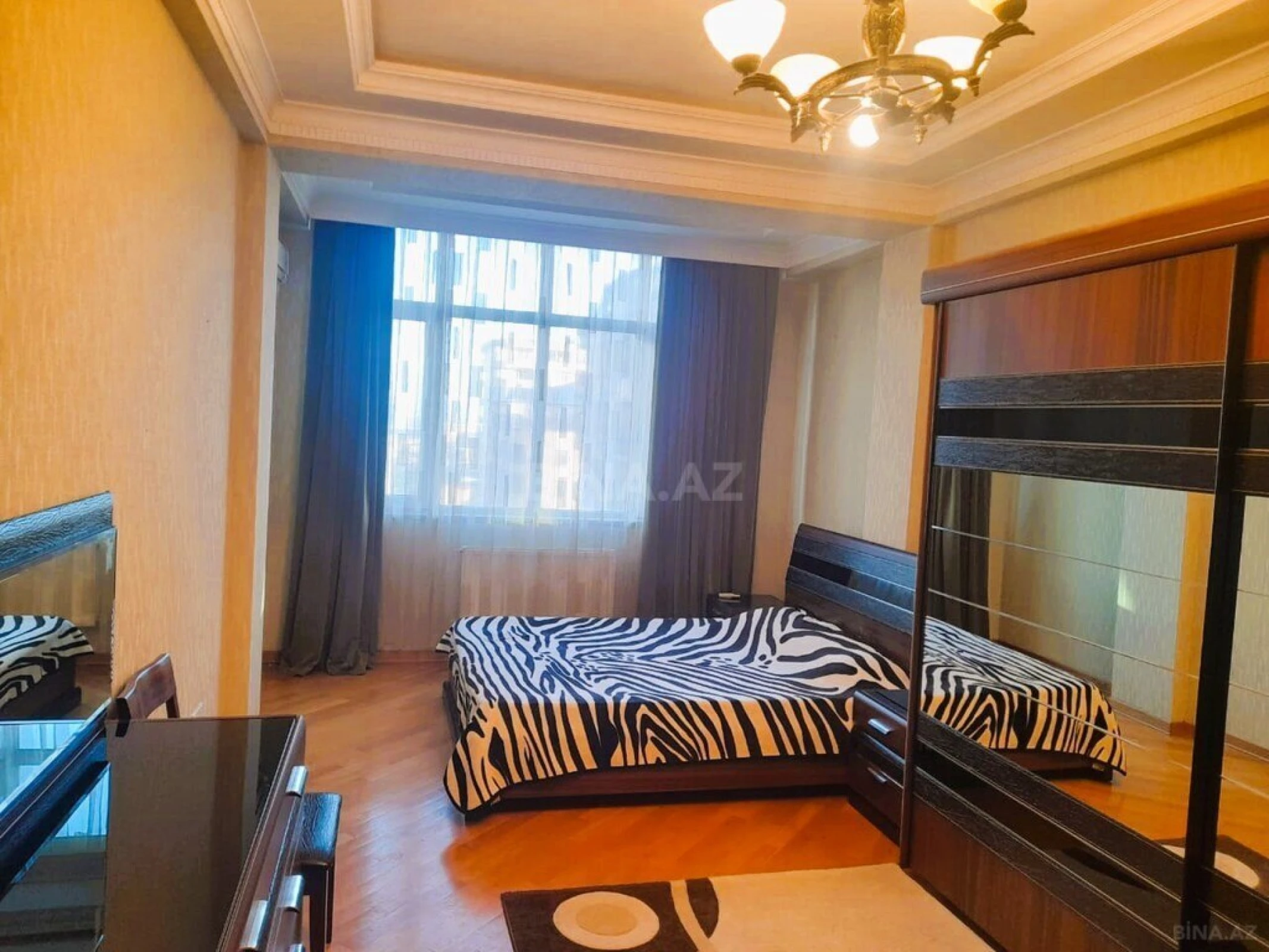 Satılır 4 otaqlı mənzil 170 m²