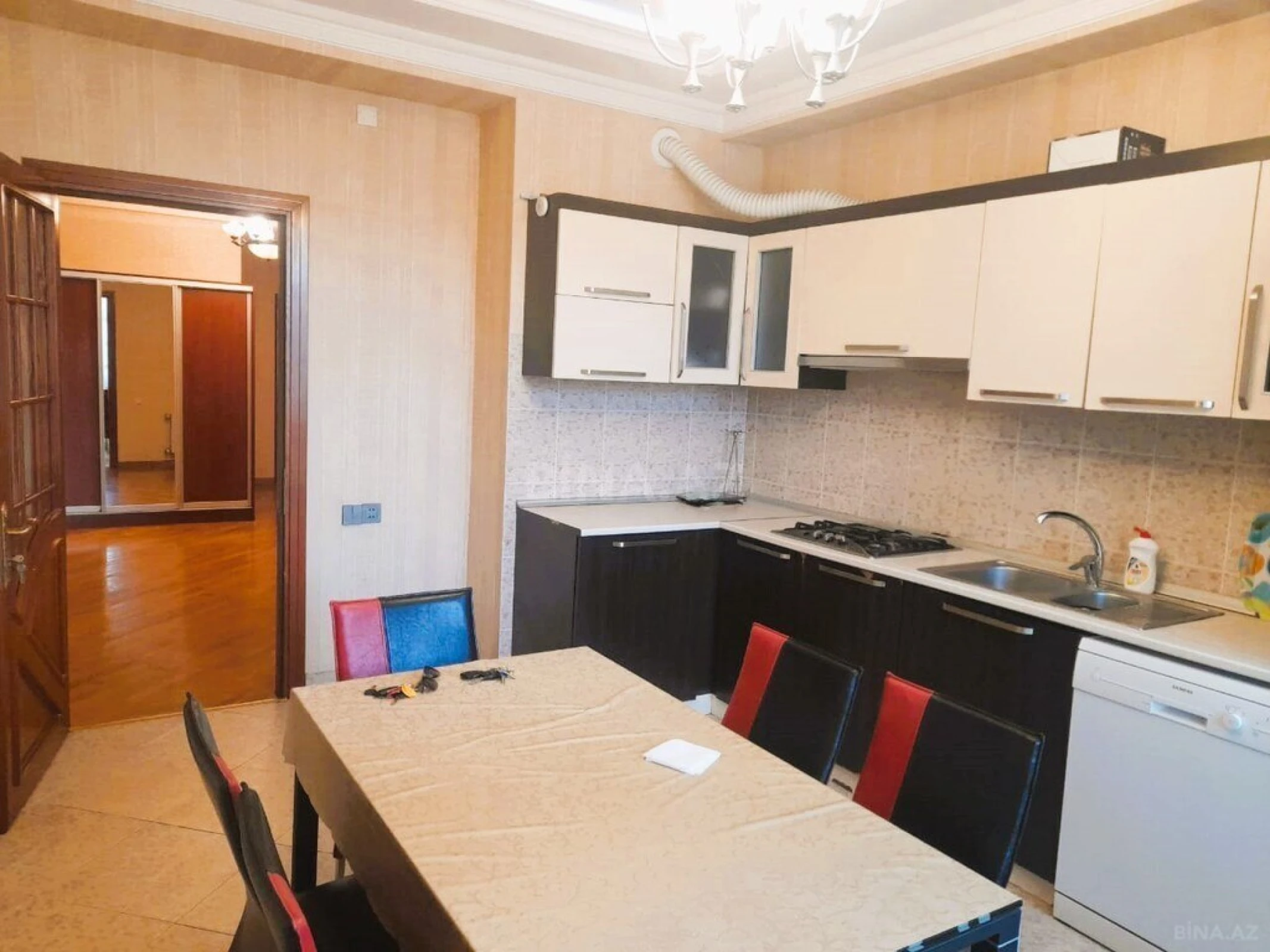 Satılır 4 otaqlı mənzil 170 m²