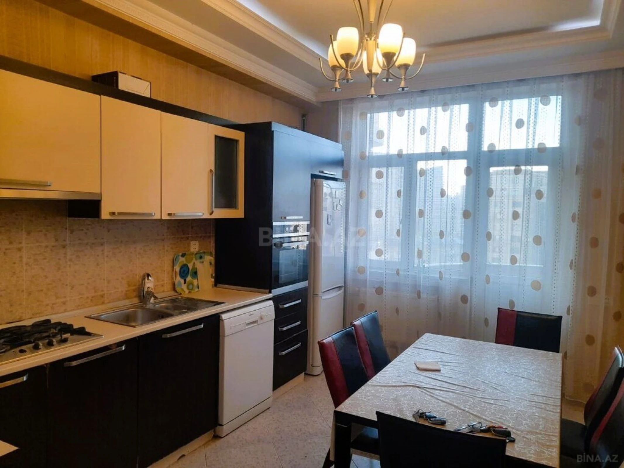 Satılır 4 otaqlı mənzil 170 m²