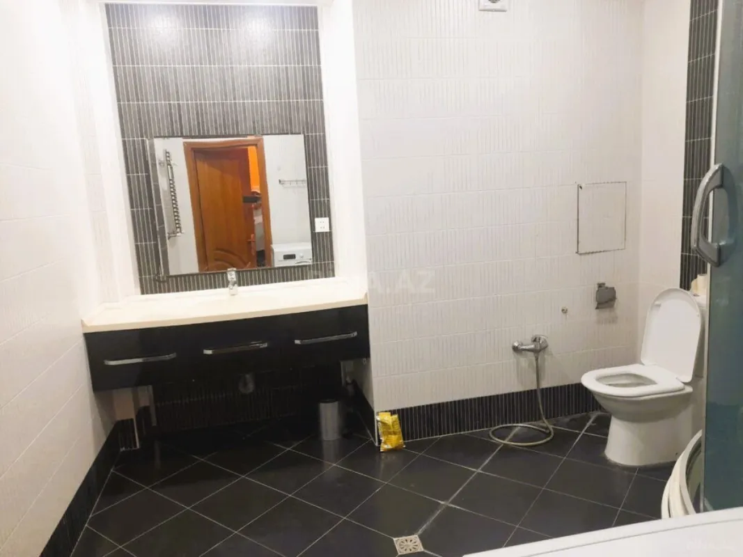 Satılır 4 otaqlı mənzil 170 m²