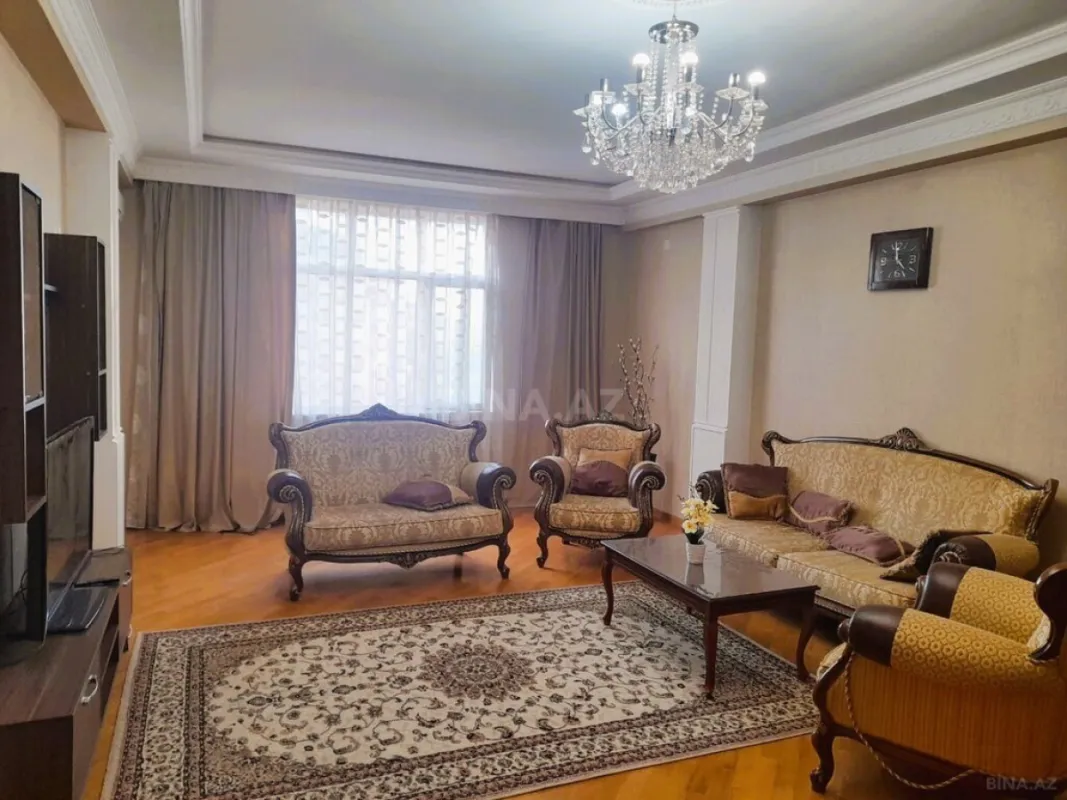 Satılır 4 otaqlı mənzil 170 m²