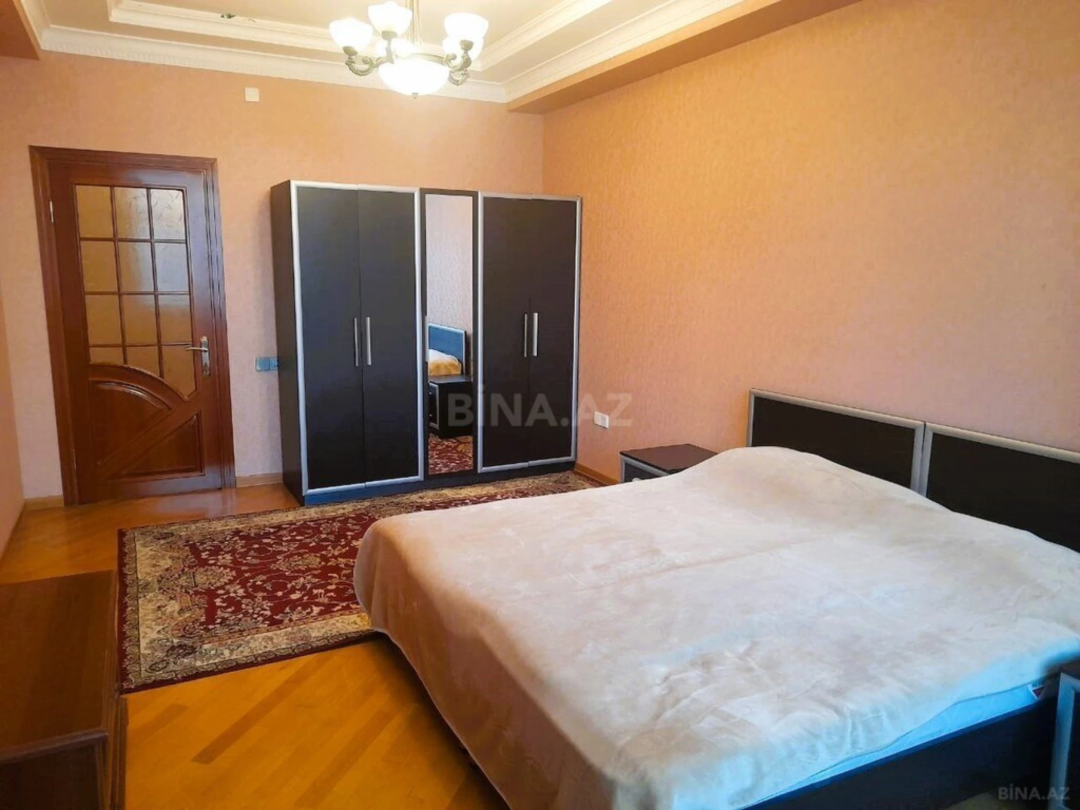 Satılır 4 otaqlı mənzil 170 m²