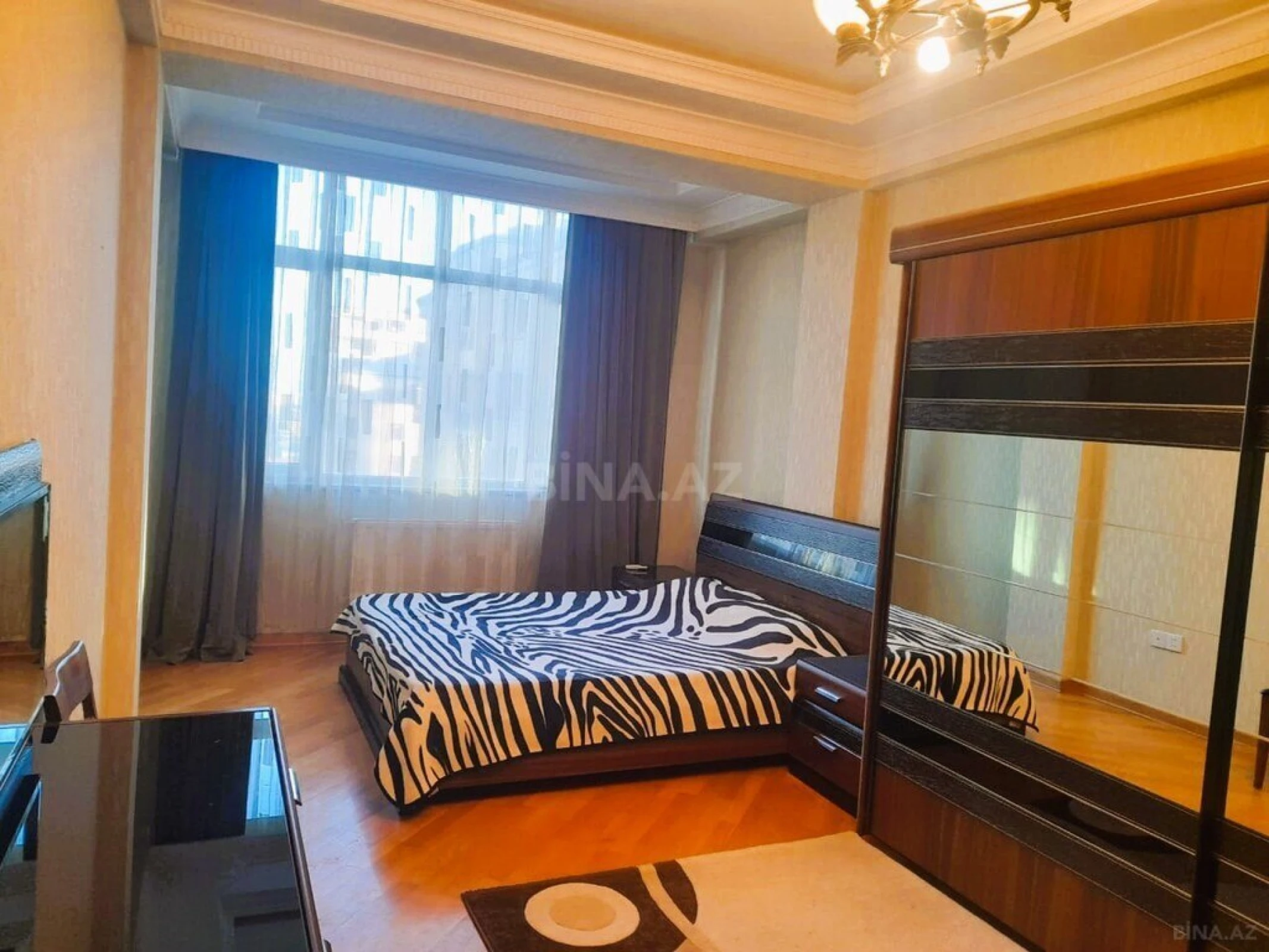 Satılır 4 otaqlı mənzil 170 m²