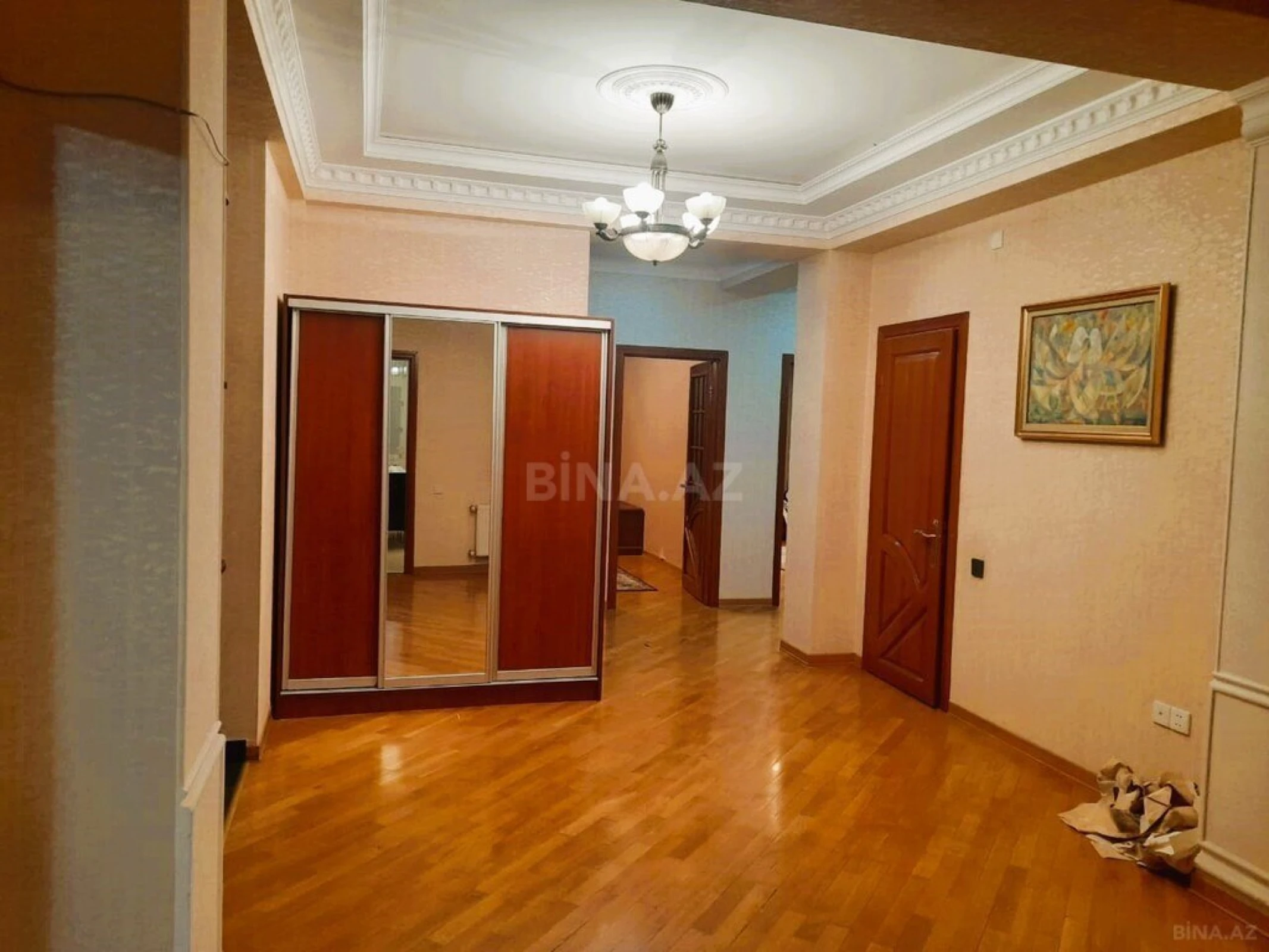 Satılır 4 otaqlı mənzil 170 m²