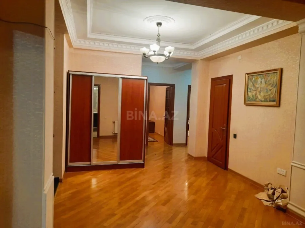 Satılır 4 otaqlı mənzil 170 m²