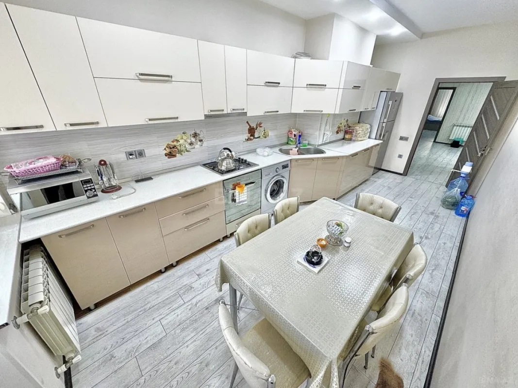 Satılır 3 otaqlı mənzil 133 m²