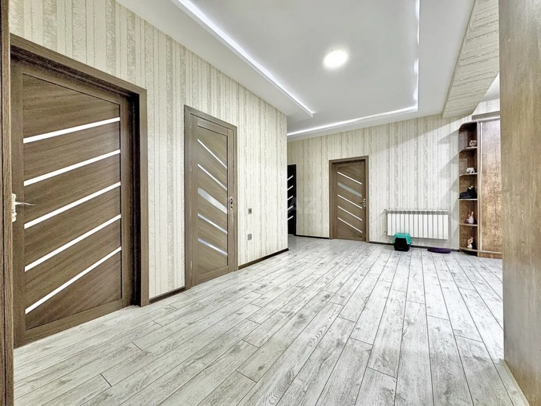 Satılır 3 otaqlı mənzil 133 m²