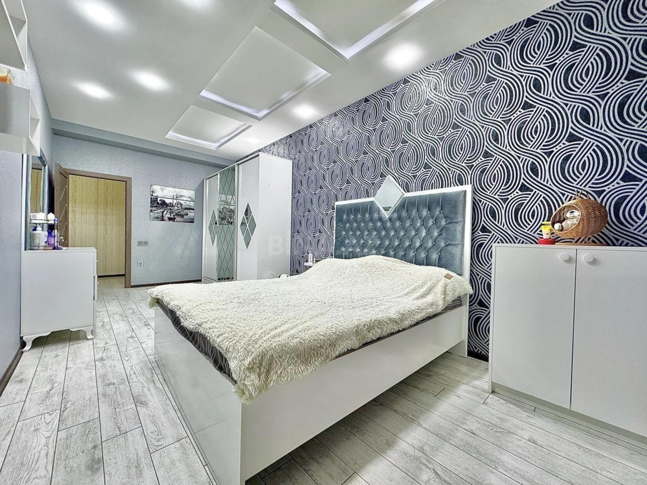 Satılır 3 otaqlı mənzil 133 m²