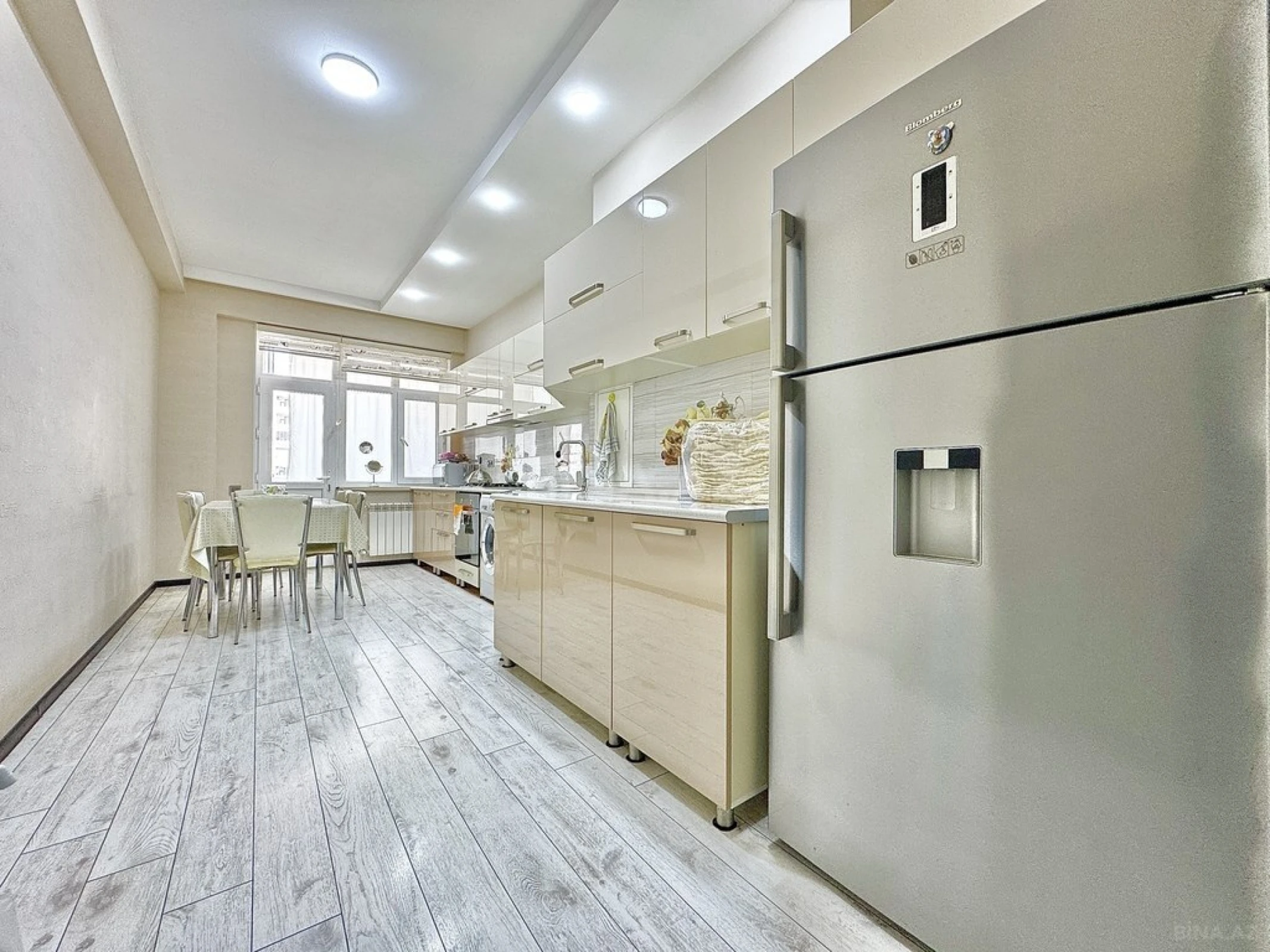 Satılır 3 otaqlı mənzil 133 m²