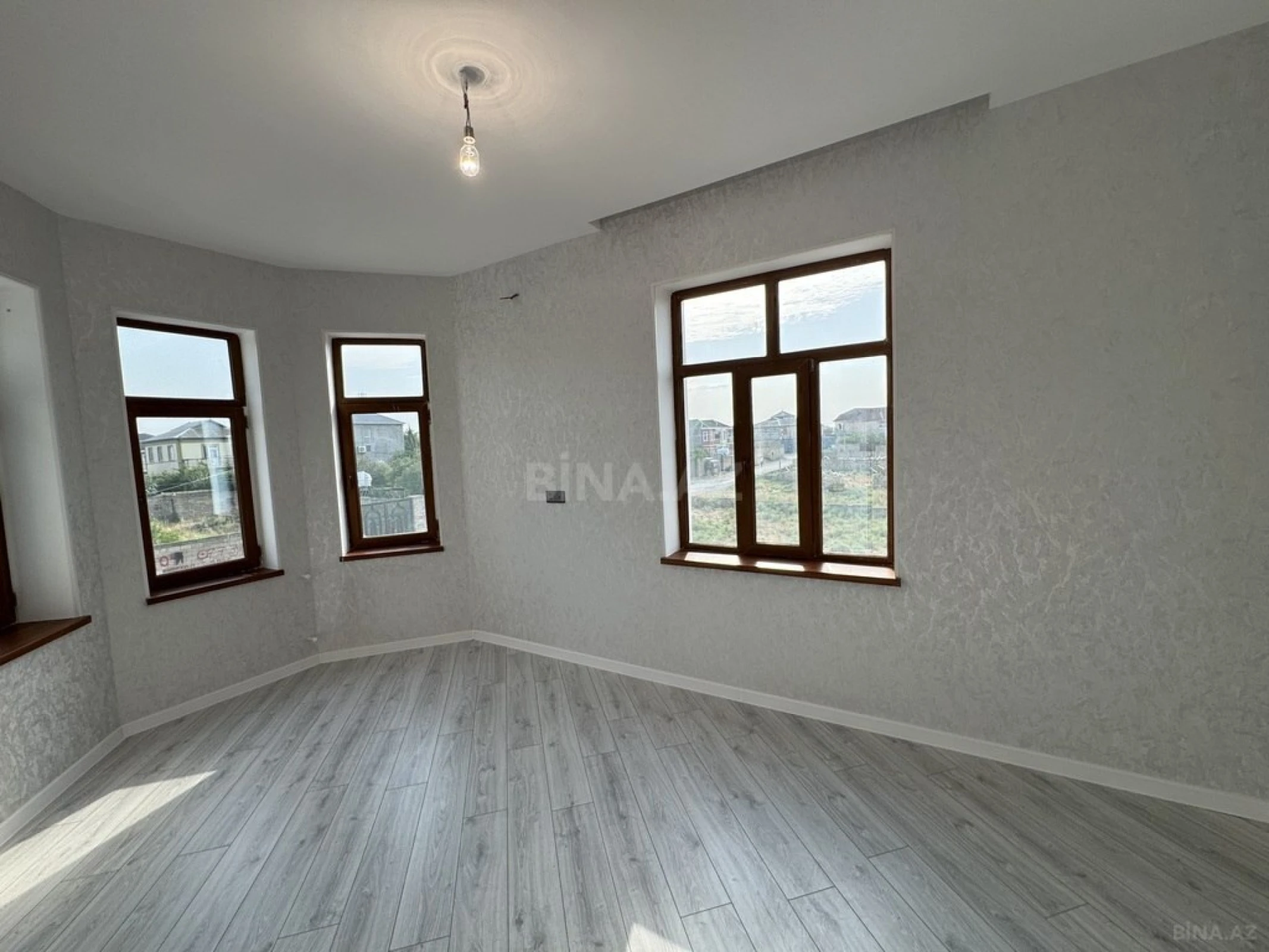 Satılır 6 otaqlı həyət evi 220 m²