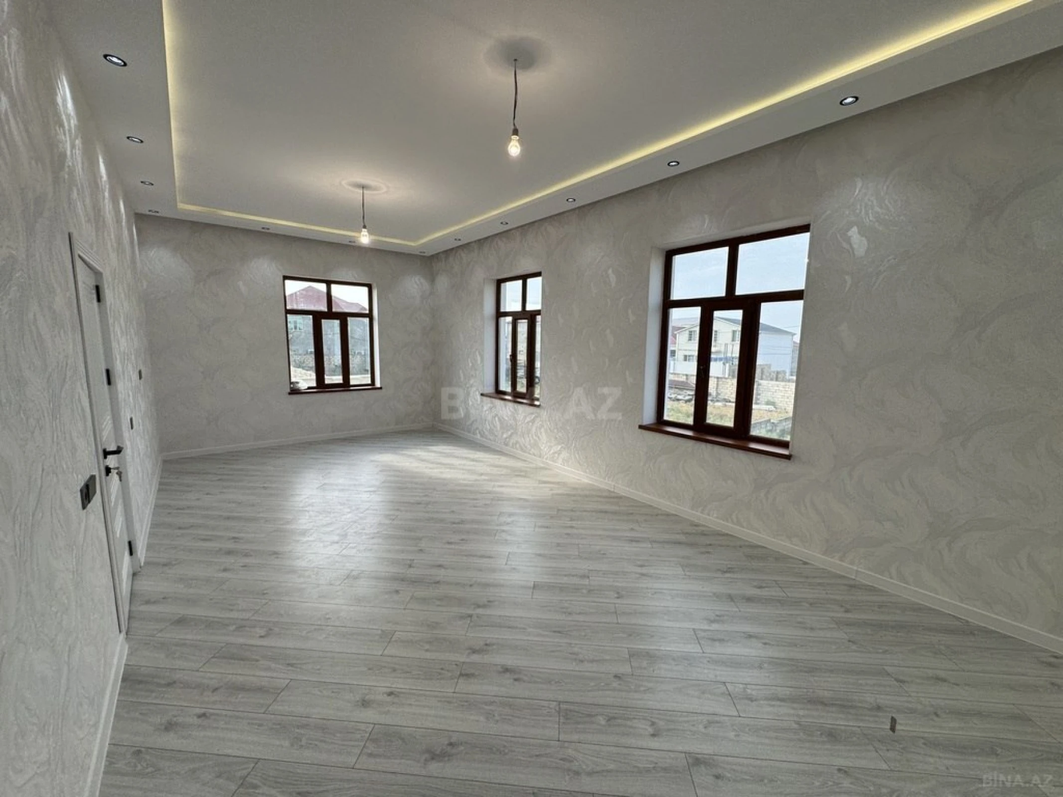 Satılır 6 otaqlı həyət evi 220 m²