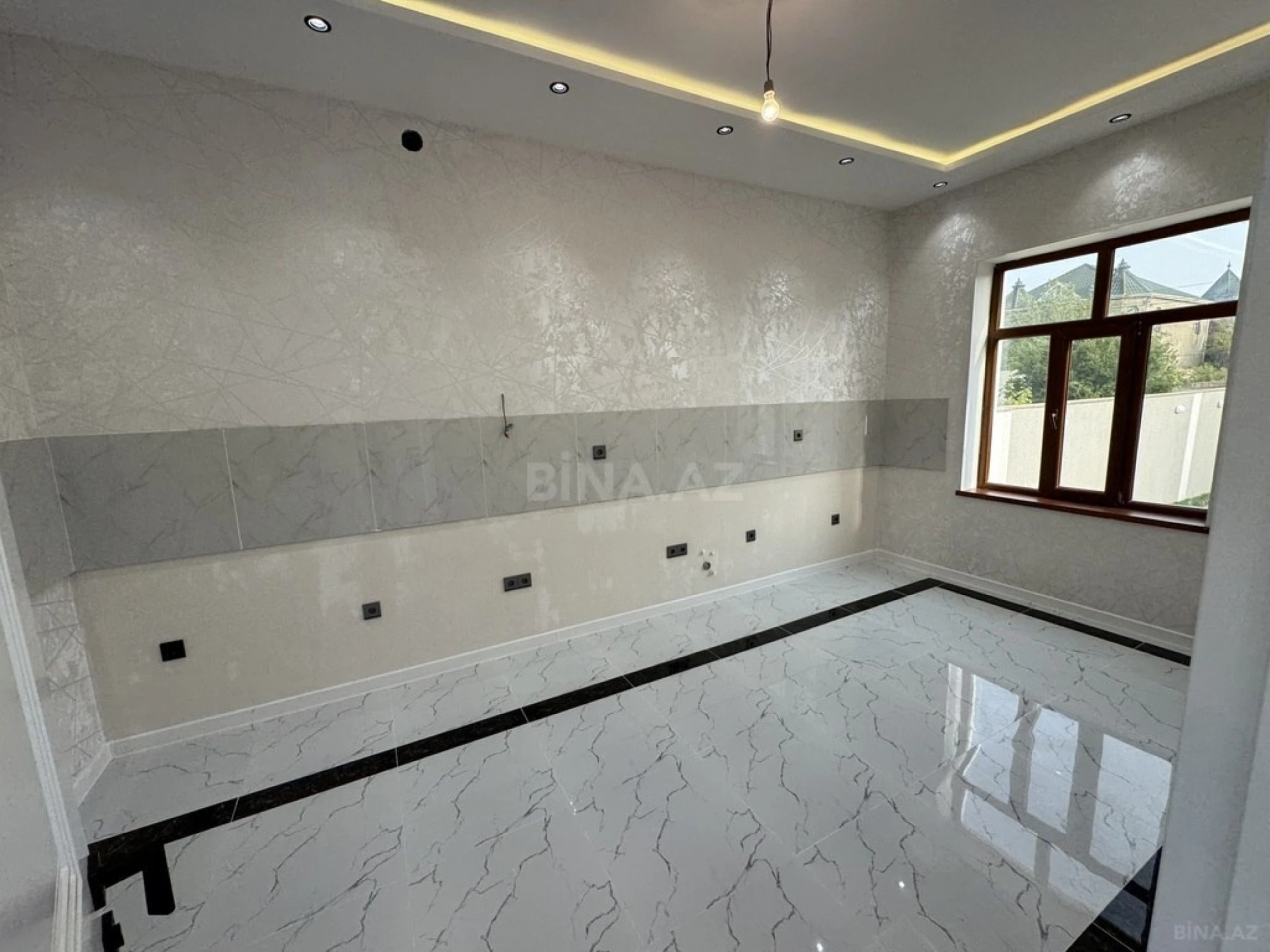 Satılır 6 otaqlı həyət evi 220 m²