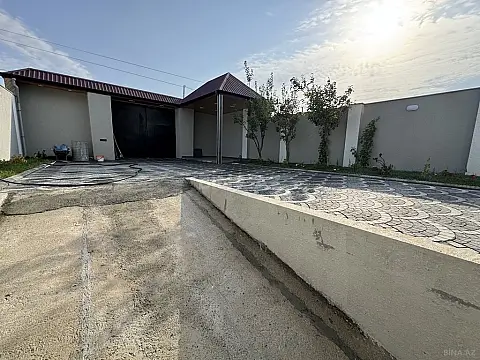 Satılır 6 otaqlı həyət evi 220 m²