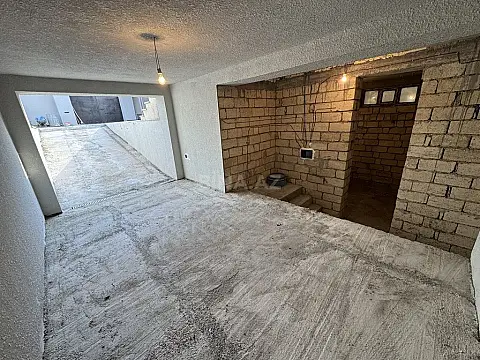 Satılır 6 otaqlı həyət evi 220 m²