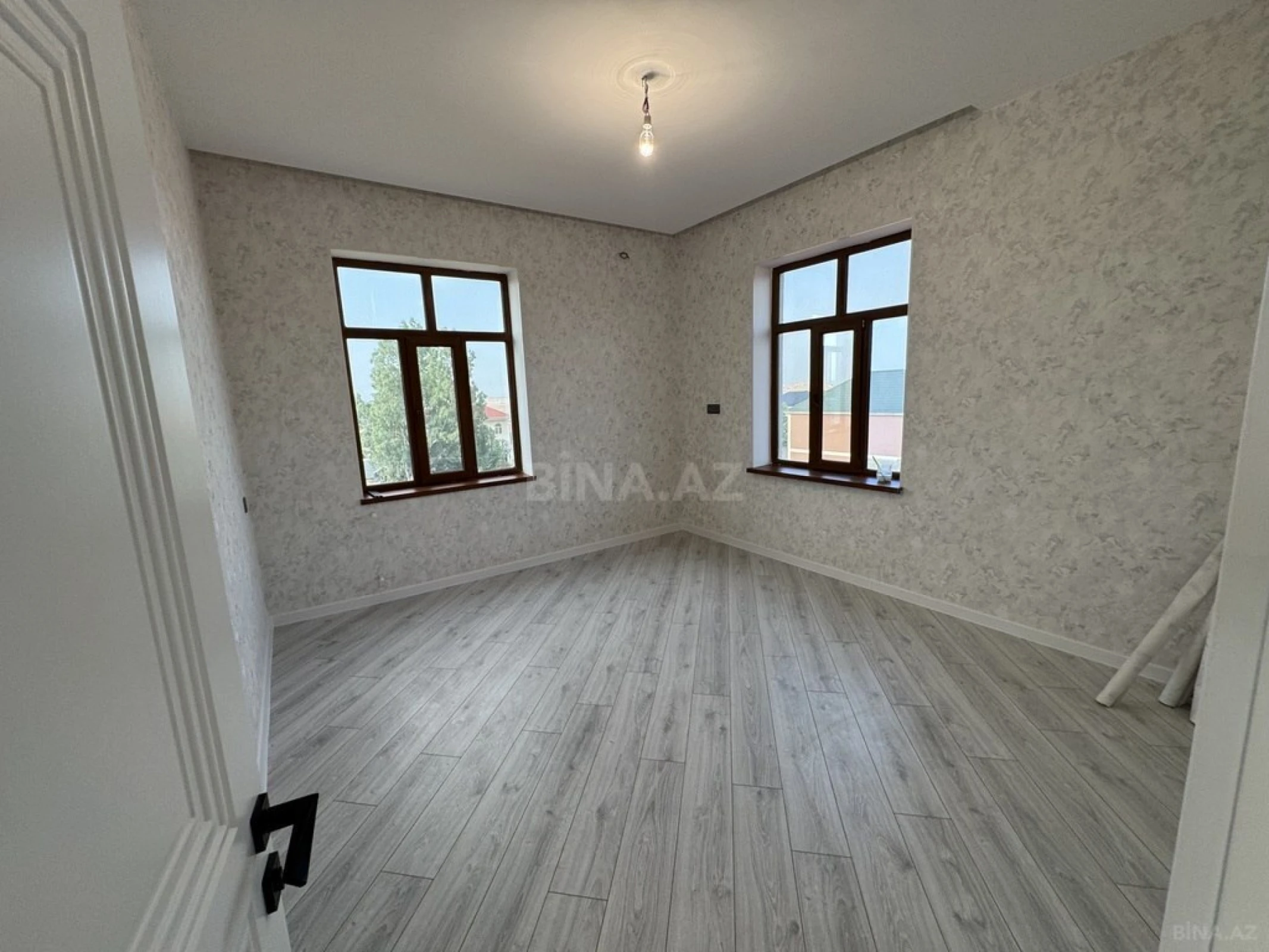 Satılır 6 otaqlı həyət evi 220 m²
