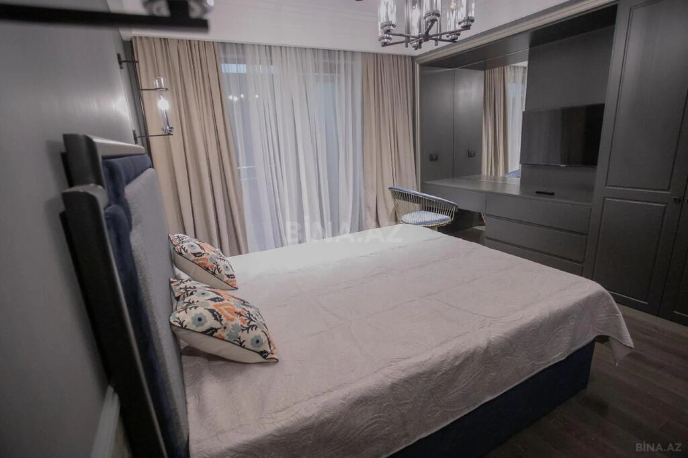 Kirayə verilir 4 otaqlı mənzil 155 m²