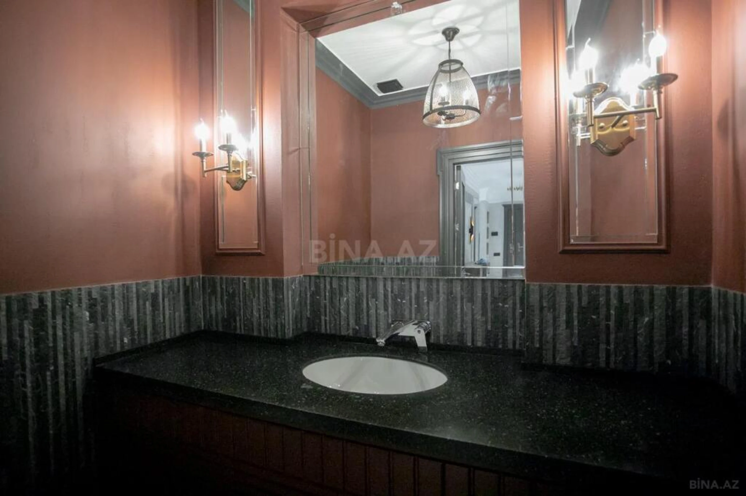 Kirayə verilir 4 otaqlı mənzil 155 m²