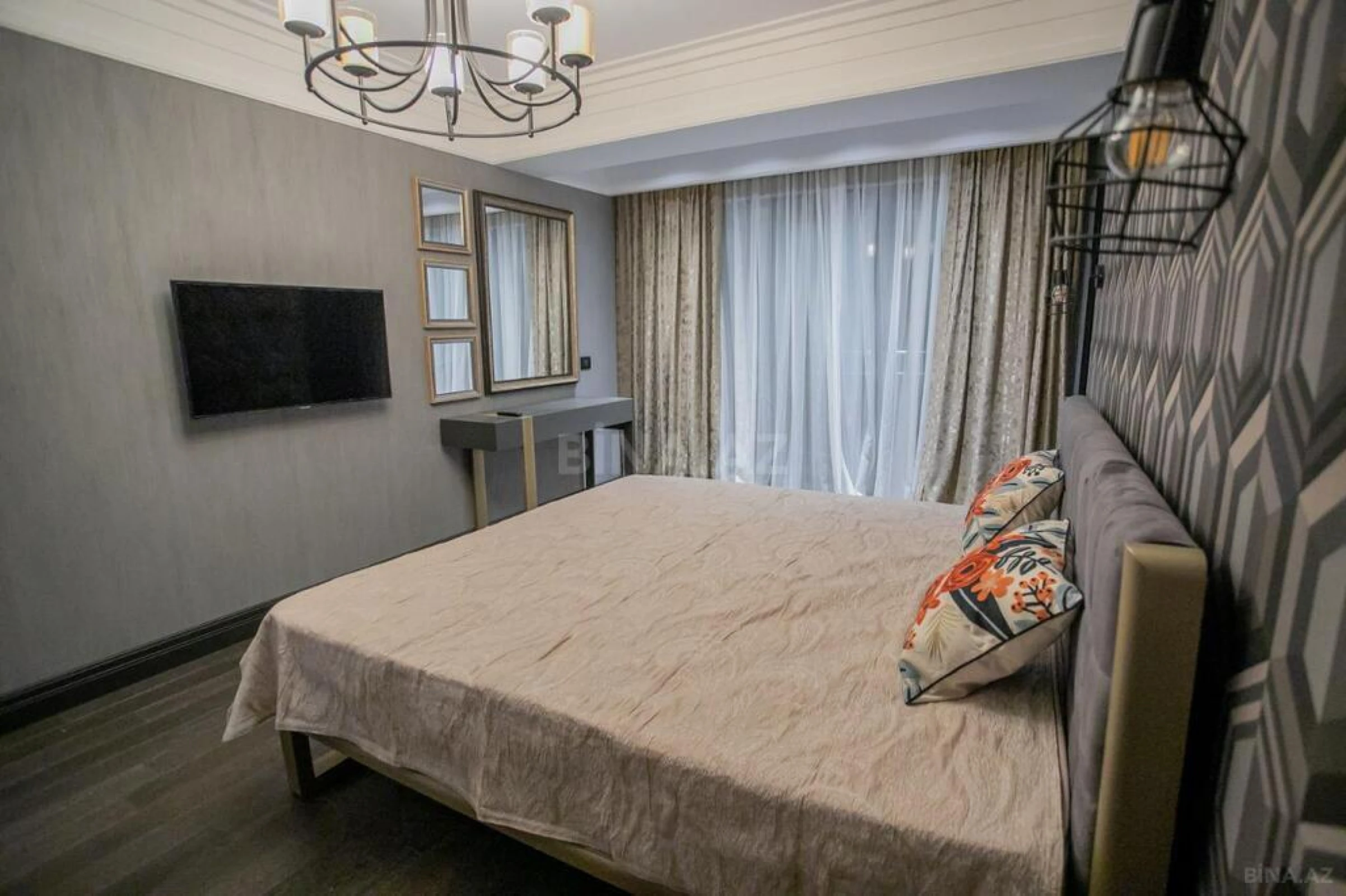 Kirayə verilir 4 otaqlı mənzil 155 m²