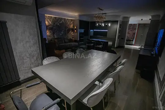 Kirayə verilir 4 otaqlı mənzil 155 m²