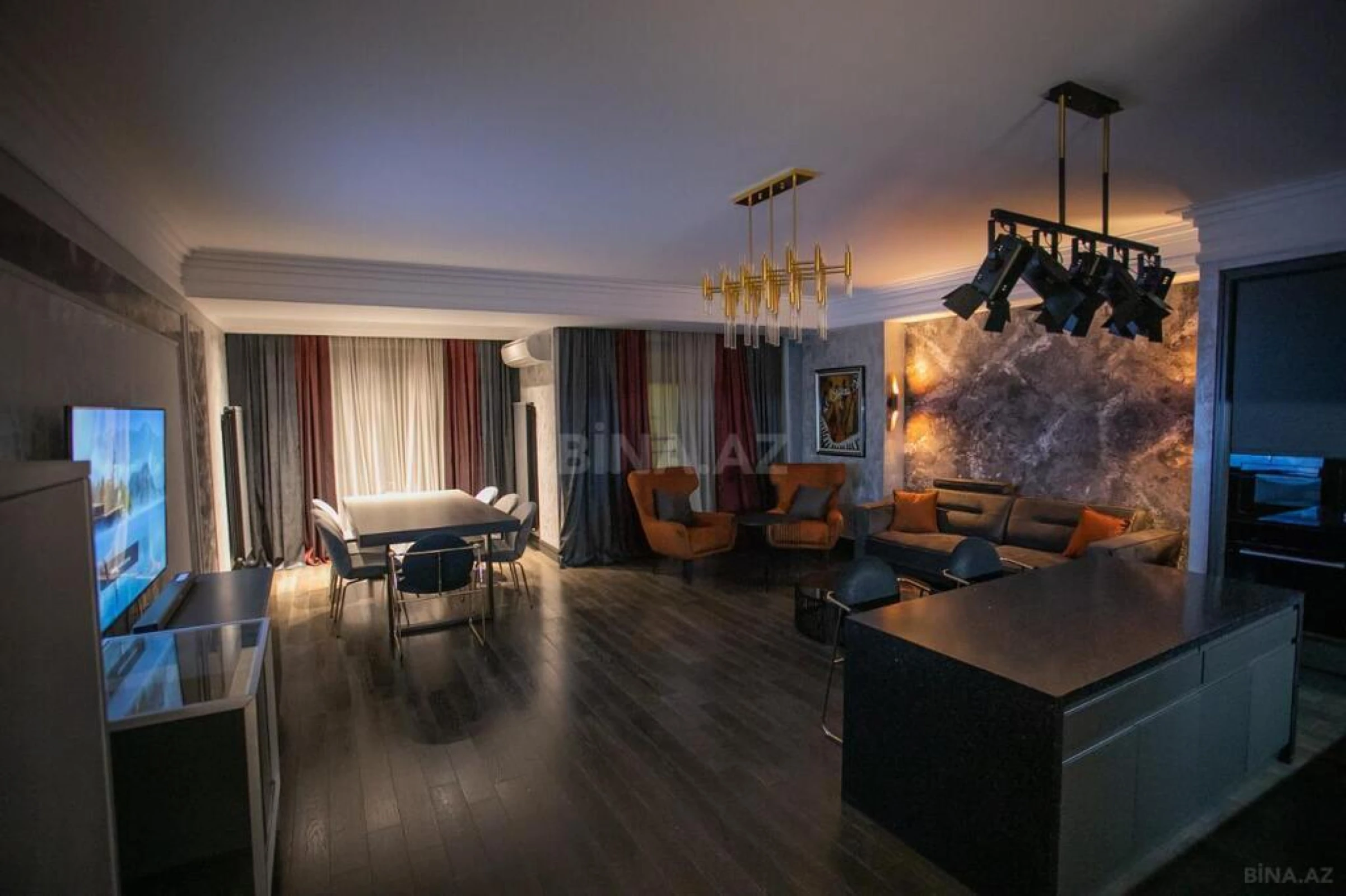 Kirayə verilir 4 otaqlı mənzil 155 m²