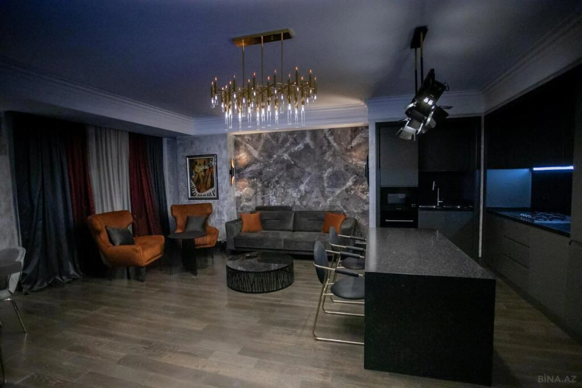 Kirayə verilir 4 otaqlı mənzil 155 m²
