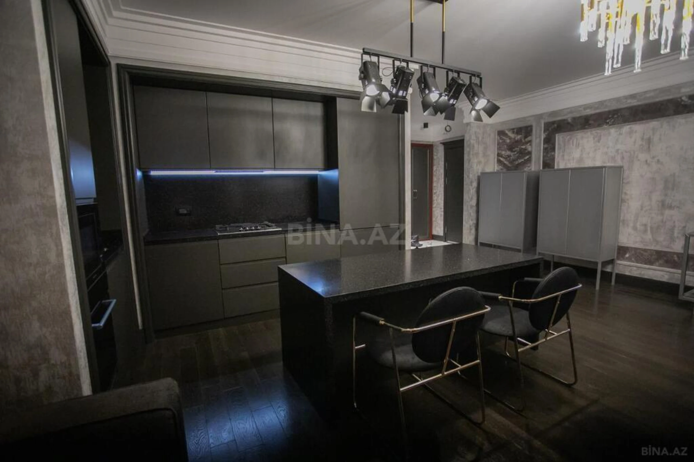 Kirayə verilir 4 otaqlı mənzil 155 m²