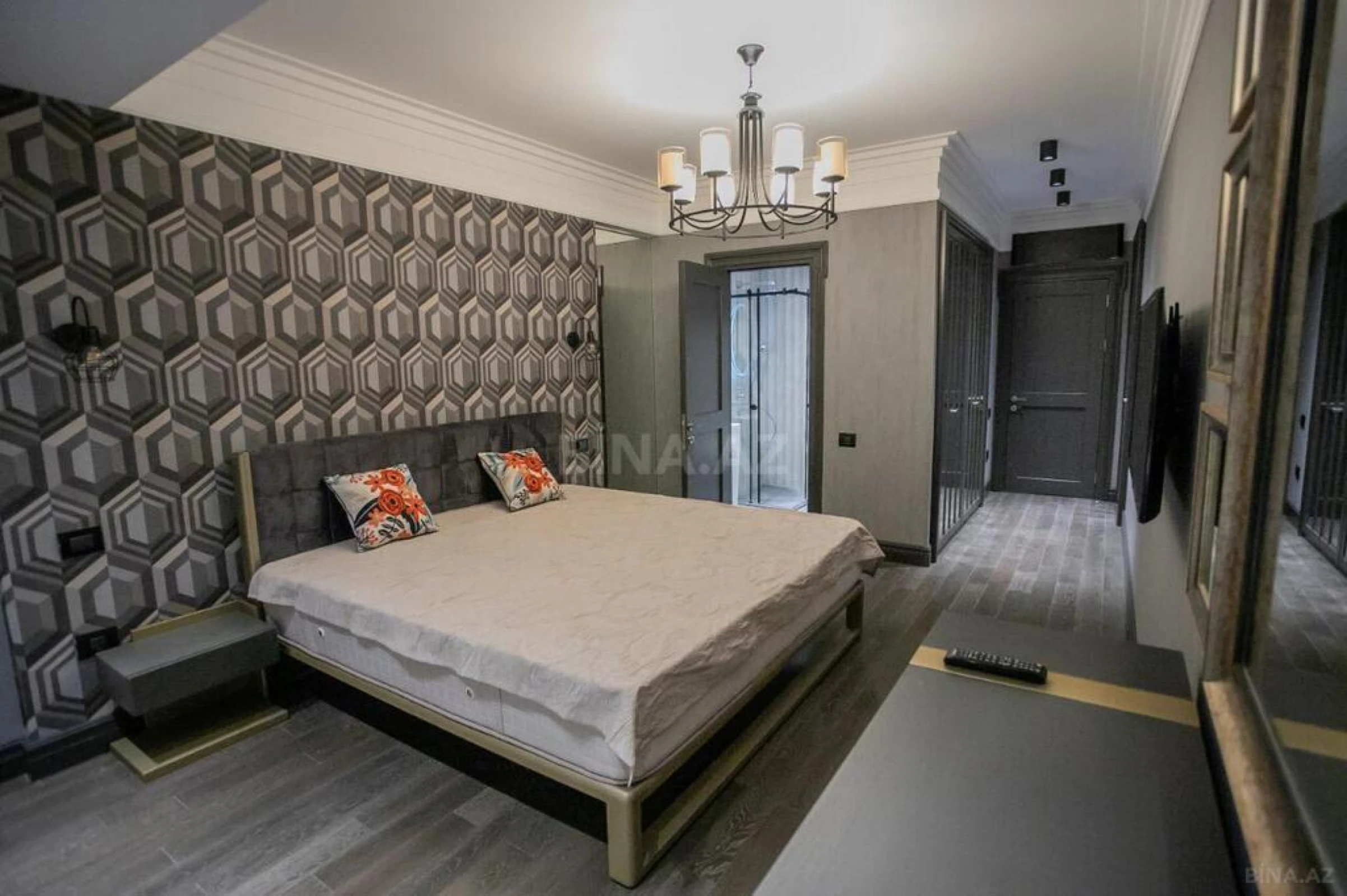 Kirayə verilir 4 otaqlı mənzil 155 m²