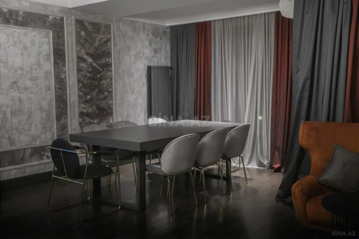 Kirayə verilir 4 otaqlı mənzil 155 m²