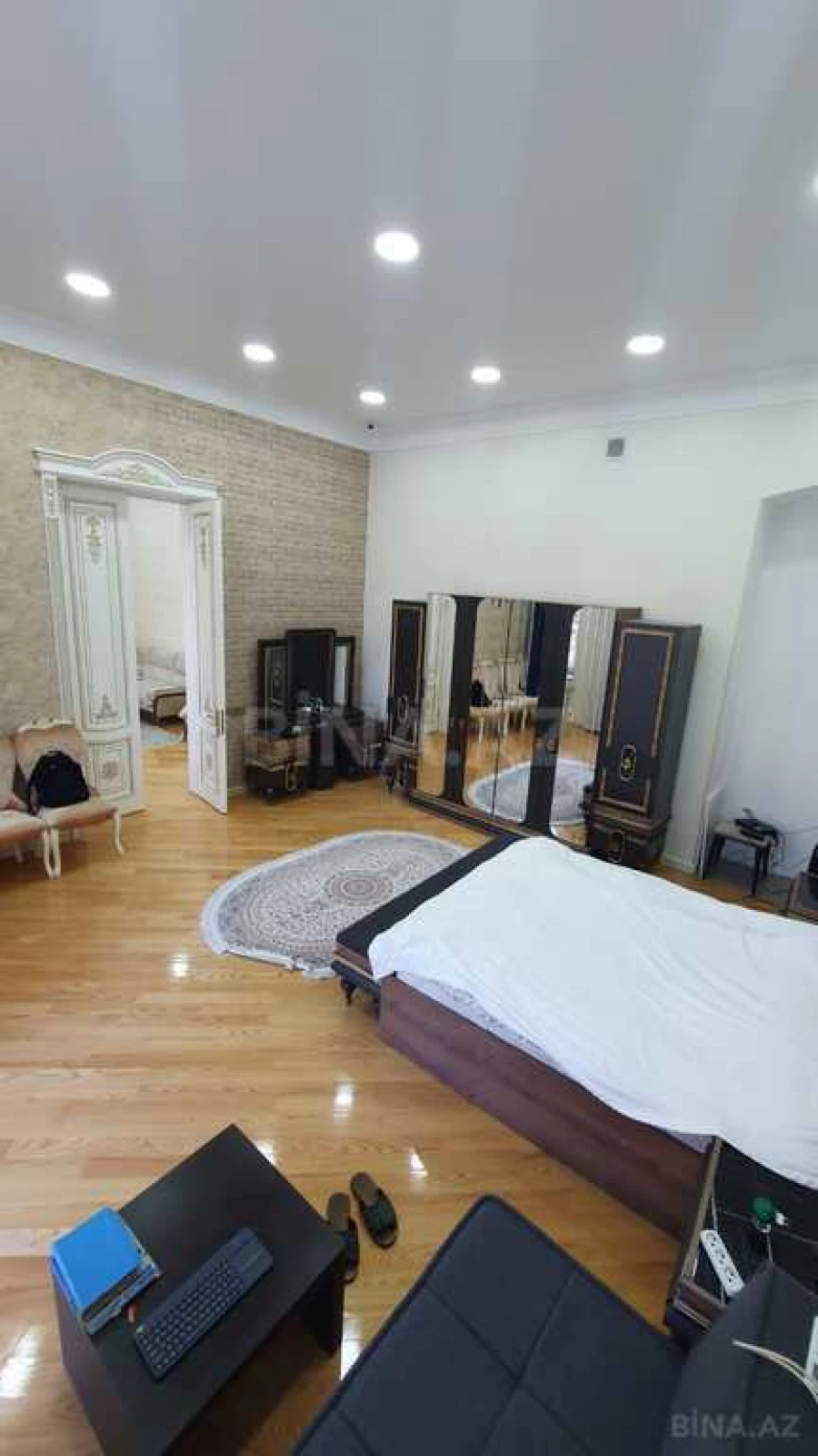 Satılır 3 otaqlı mənzil 135.5 m²