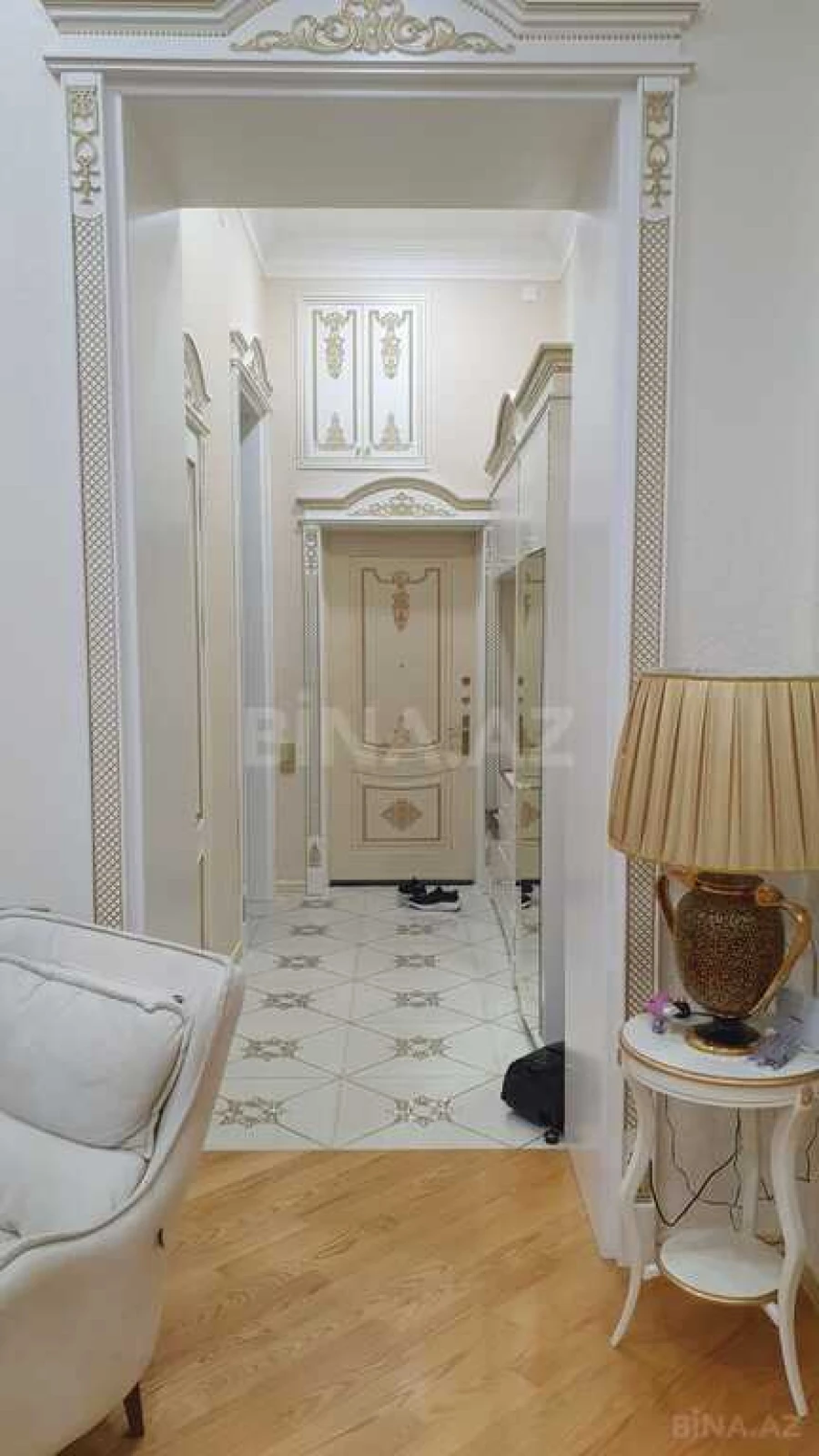 Satılır 3 otaqlı mənzil 135.5 m²