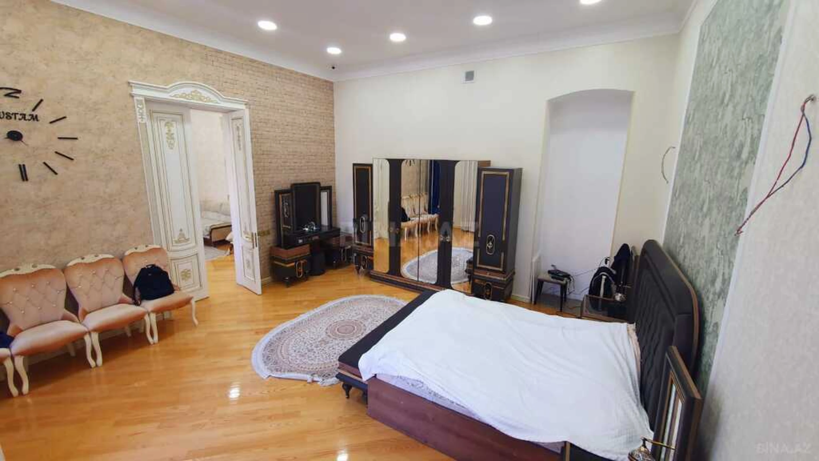 Satılır 3 otaqlı mənzil 135.5 m²