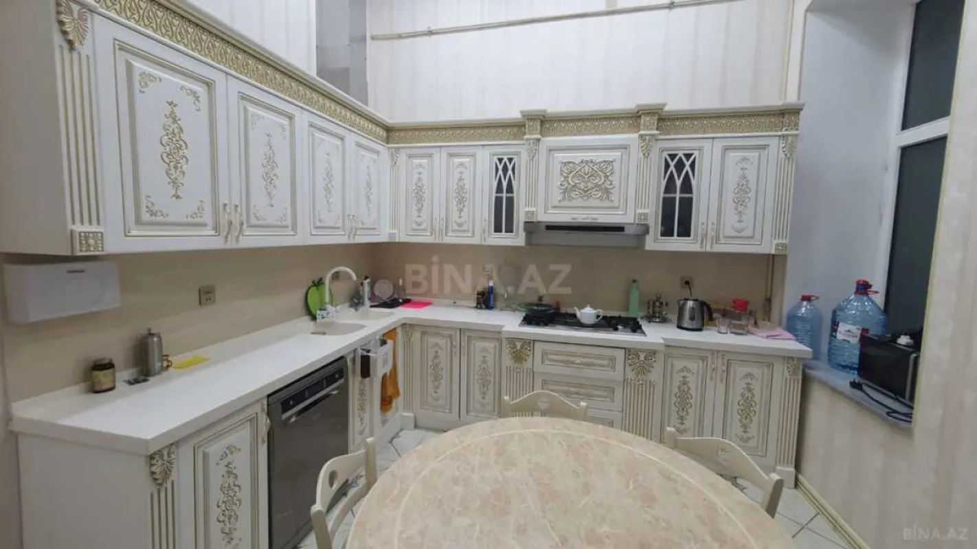 Satılır 3 otaqlı mənzil 135.5 m²