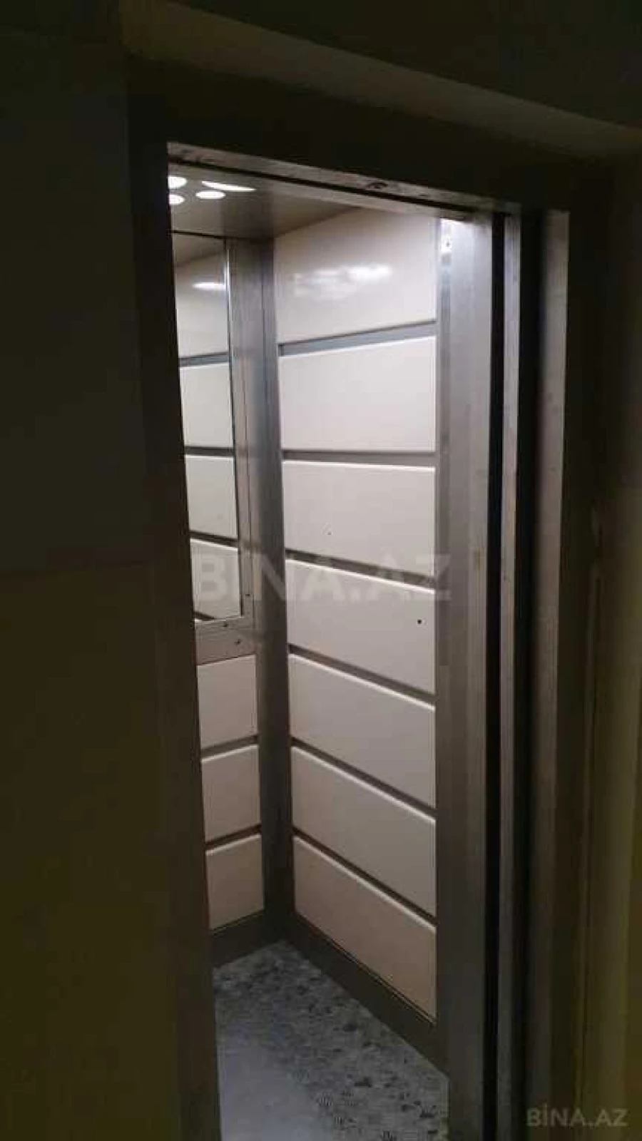 Satılır 3 otaqlı mənzil 135.5 m²